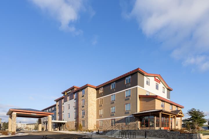 La Quinta Inn & Suites