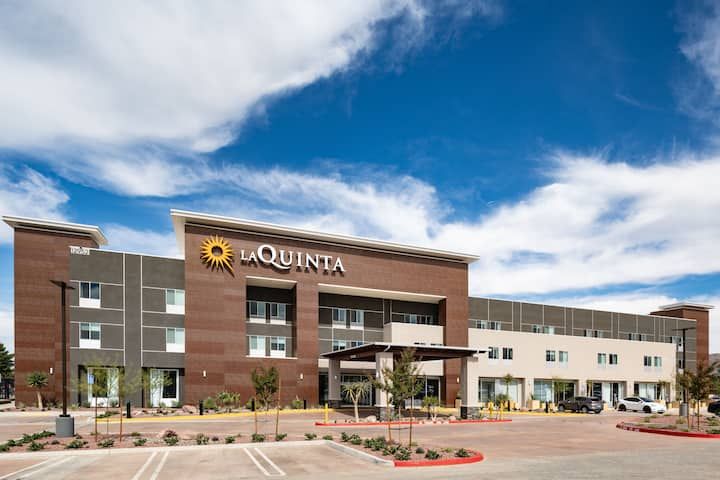 La Quinta Inn & Suites