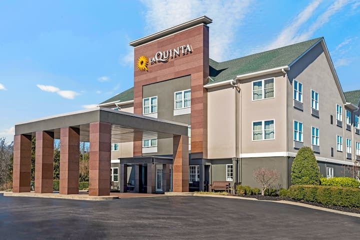 La Quinta Inn & Suites