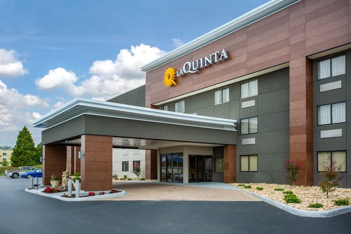 La Quinta Inn & Suites Roanoke Salem