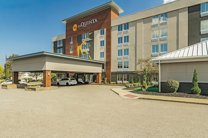 La Quinta Inn & Suites