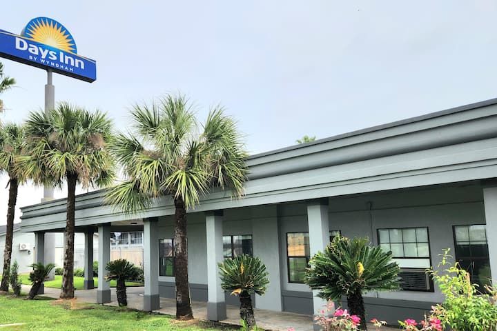 Days Inn by Wyndham Lake Charles