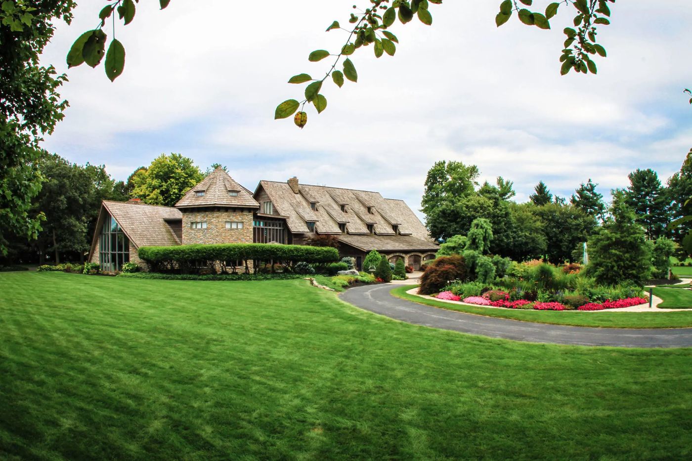 Twin Pine Manor Bed & Breakfast