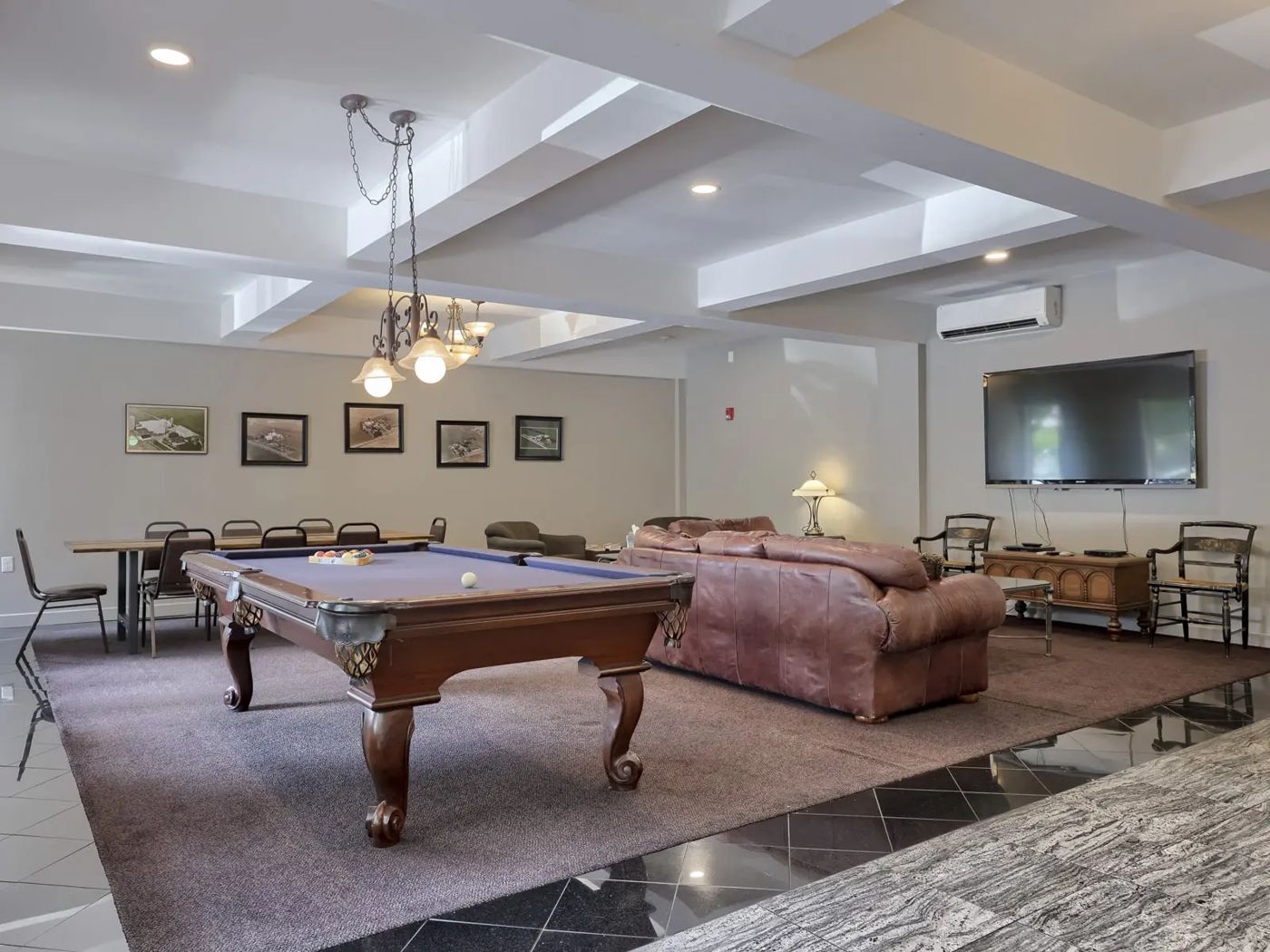 Twin Pine Manor Bed & Breakfast