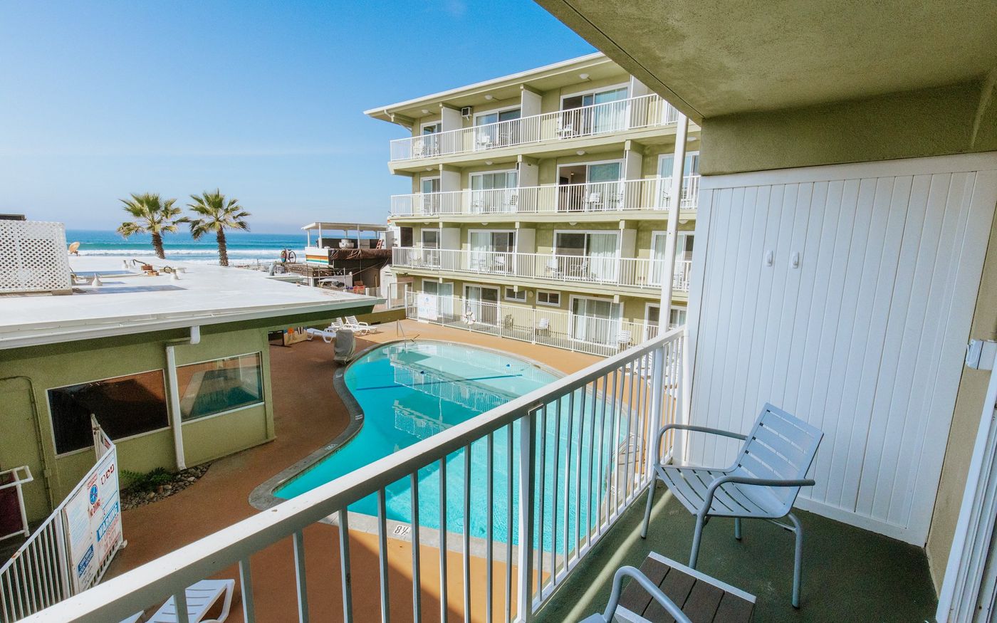 Surfer Beach Hotel