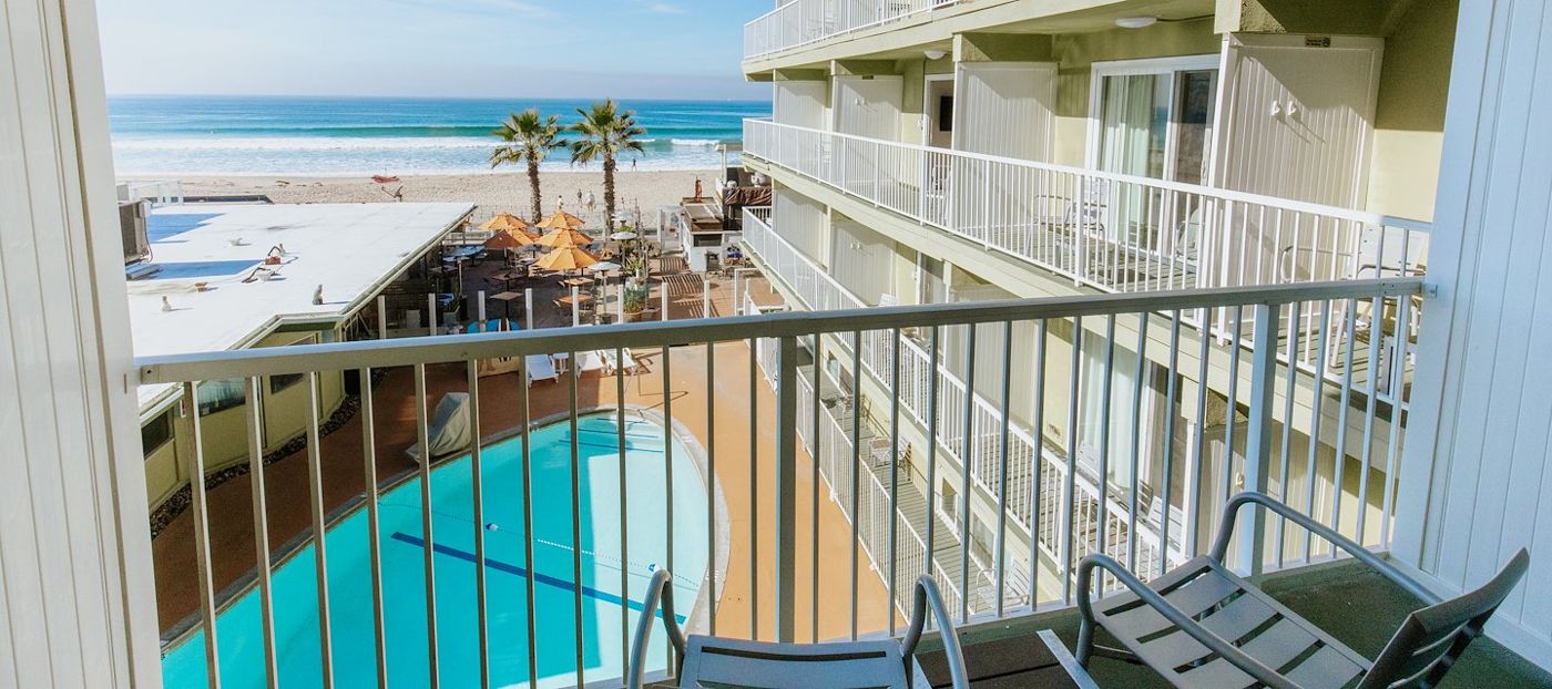Surfer Beach Hotel