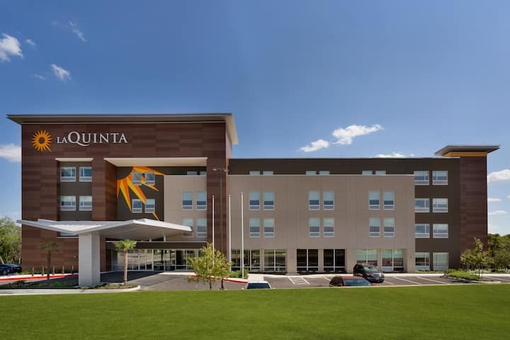 La Quinta Inn & Suites