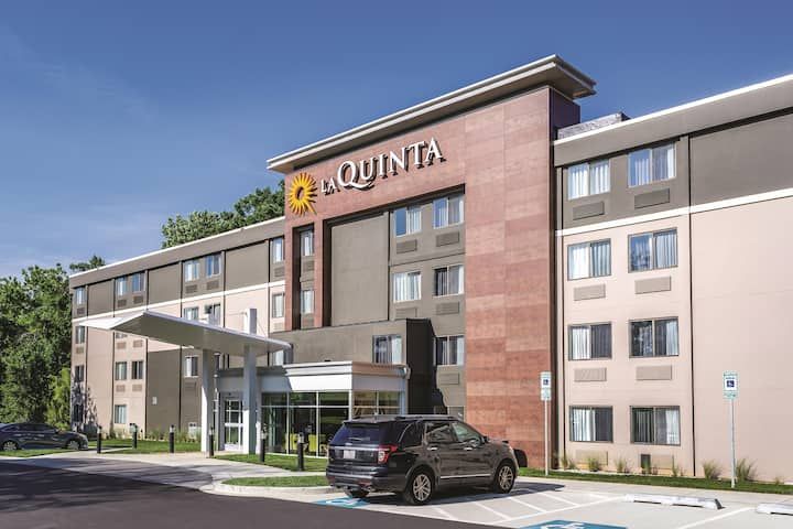 La Quinta Inn & Suites