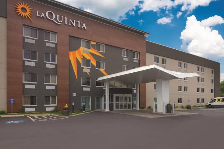 La Quinta Inn & Suites