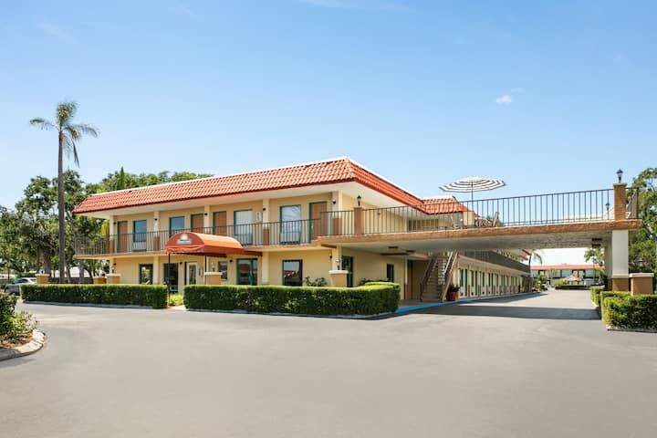 Days Inn by Wyndham Clearwater/Gulf to Bay