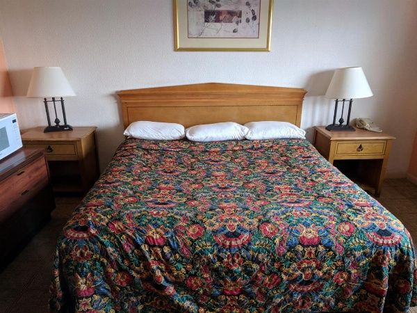 Skylark Motel