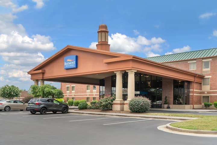 Baymont Inn & Suites Knoxville/Cedar Bluff