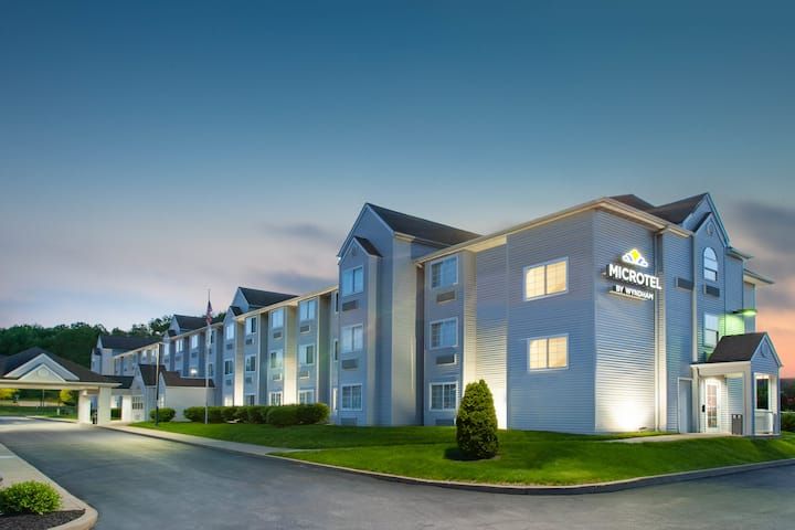 Microtel Inn & Suites