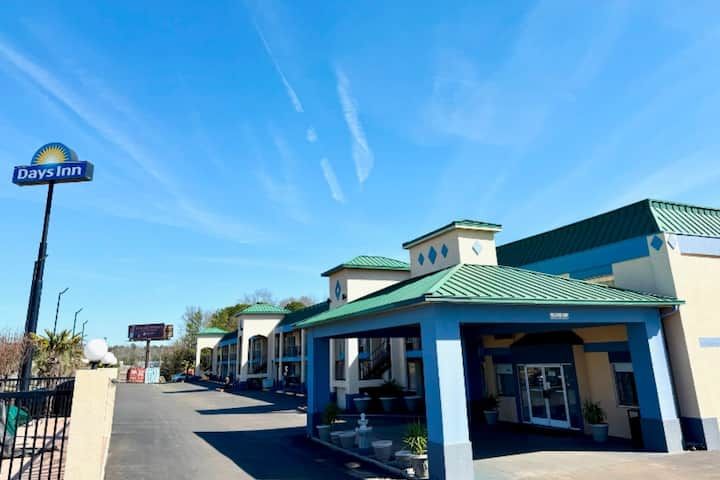 Days Inn by Wyndham Greenville