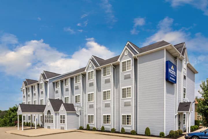 Microtel Inn & Suites