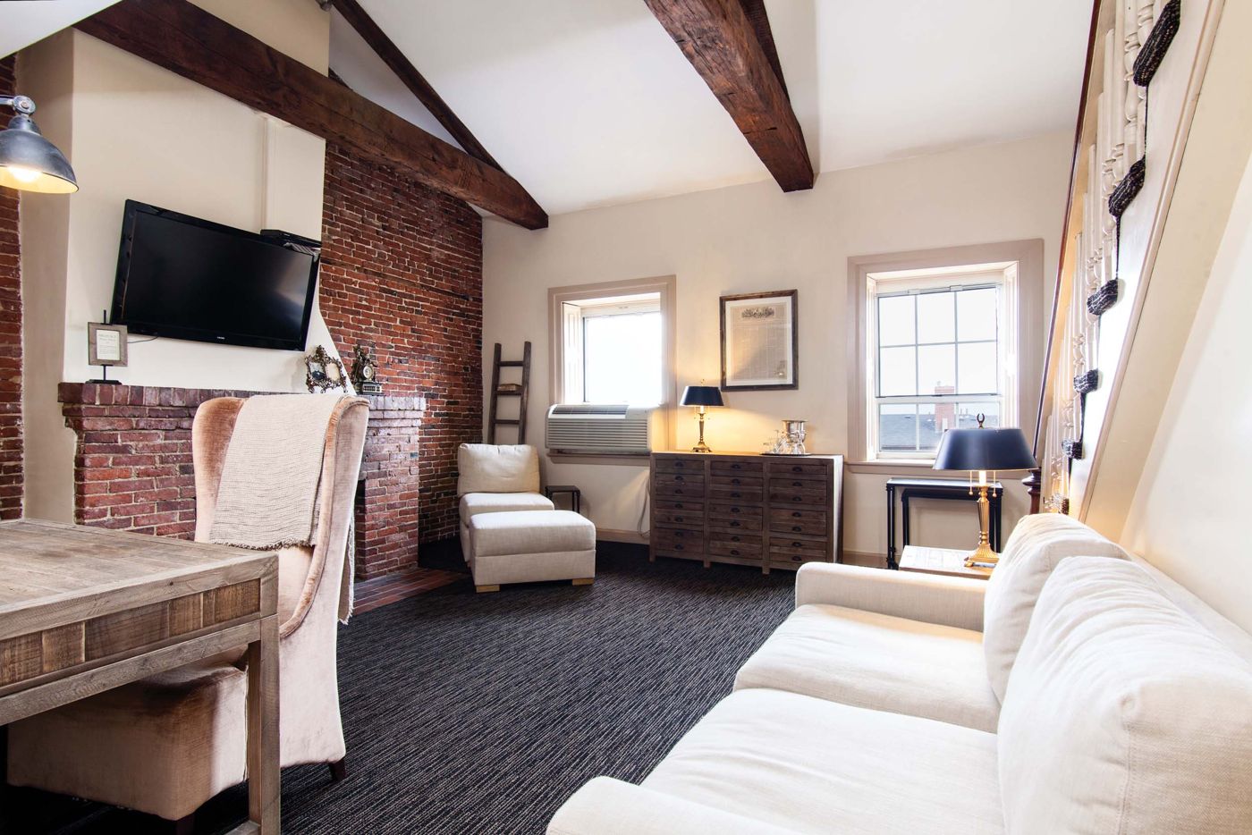 Garrison Inn Boutique Hotel