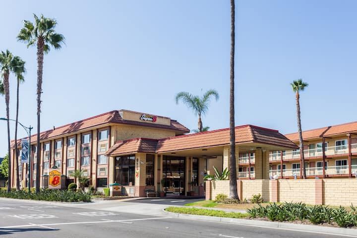 Super 8 Anaheim / Disneyland Drive