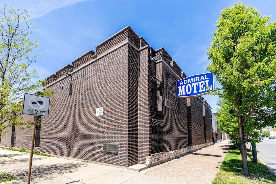 Admiral Motel
