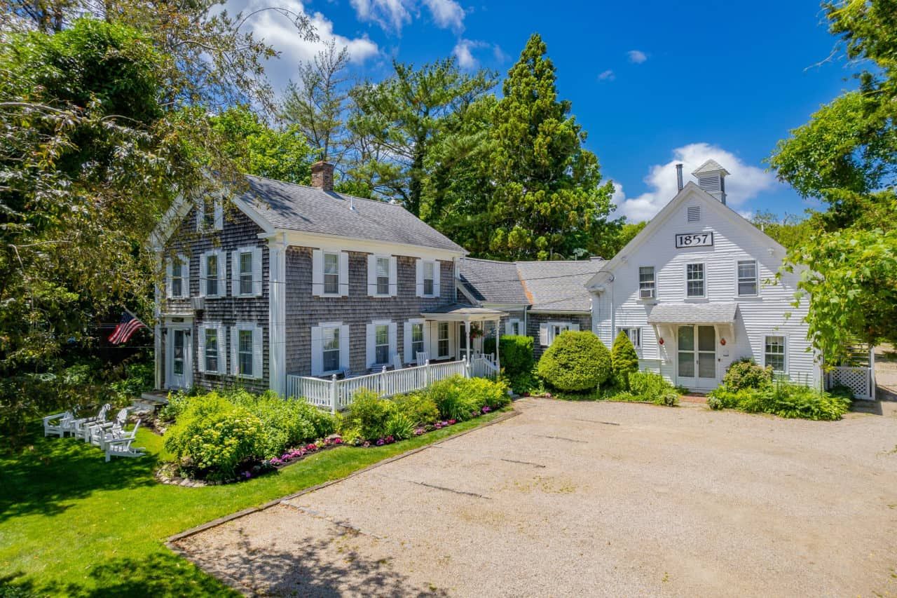Isaiah Hall Bed & Breakfast