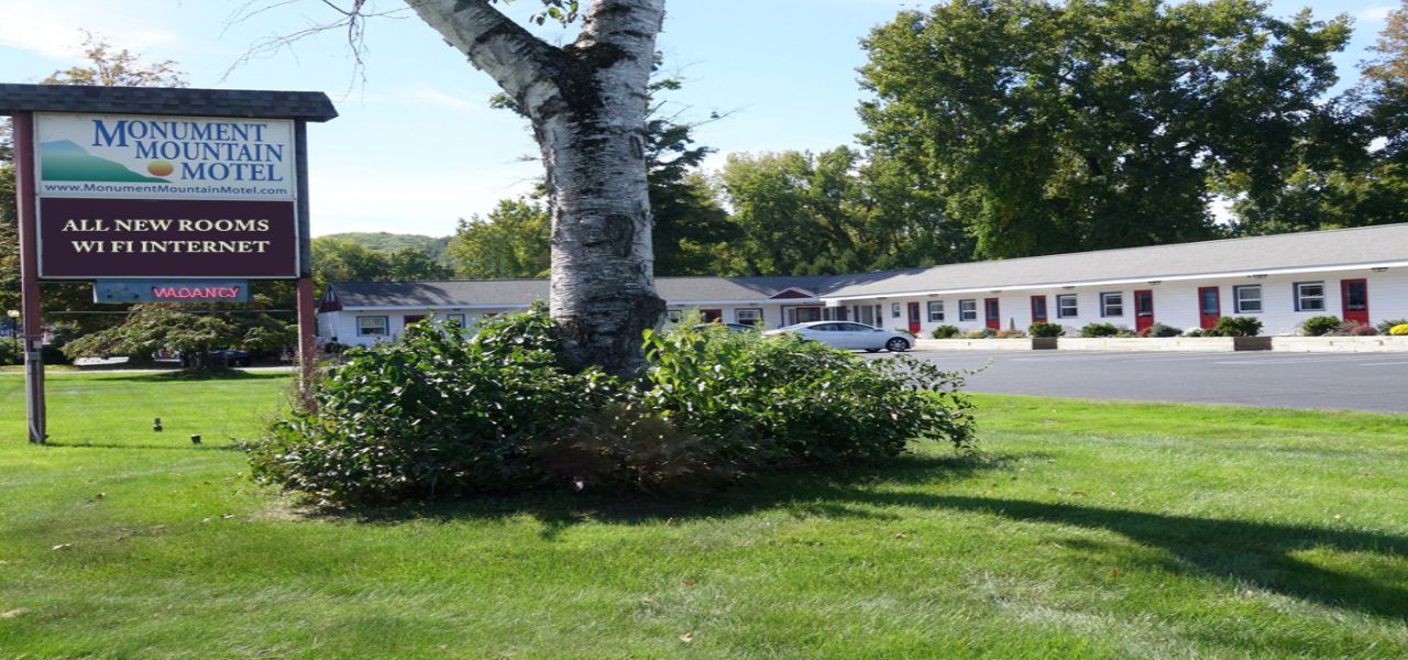 Monument Mountain Motel