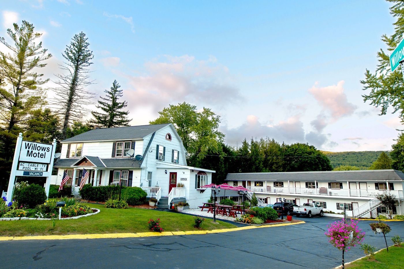 Willows Motel