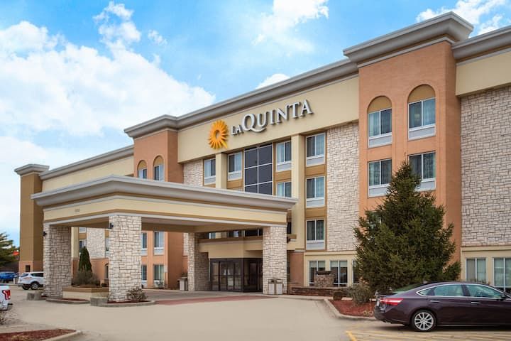 La Quinta Inn & Suites