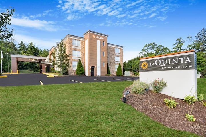 La Quinta Inn & Suites