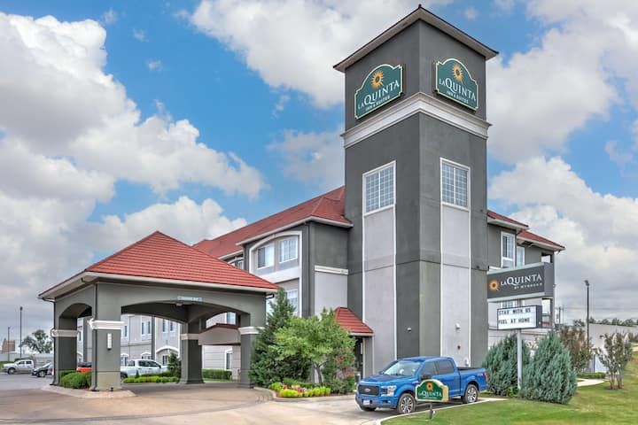 La Quinta Inn & Suites Tulsa Airport / Expo Square