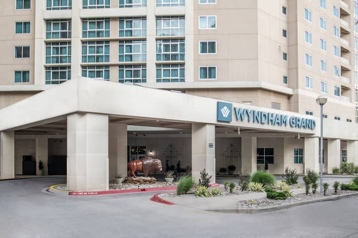 Wyndham Grand Hotel