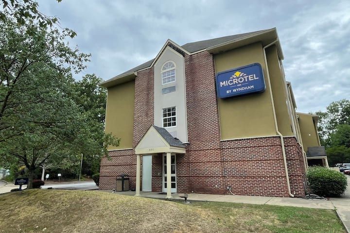 Microtel Inn & Suites by Wyndham Newport News Airport
