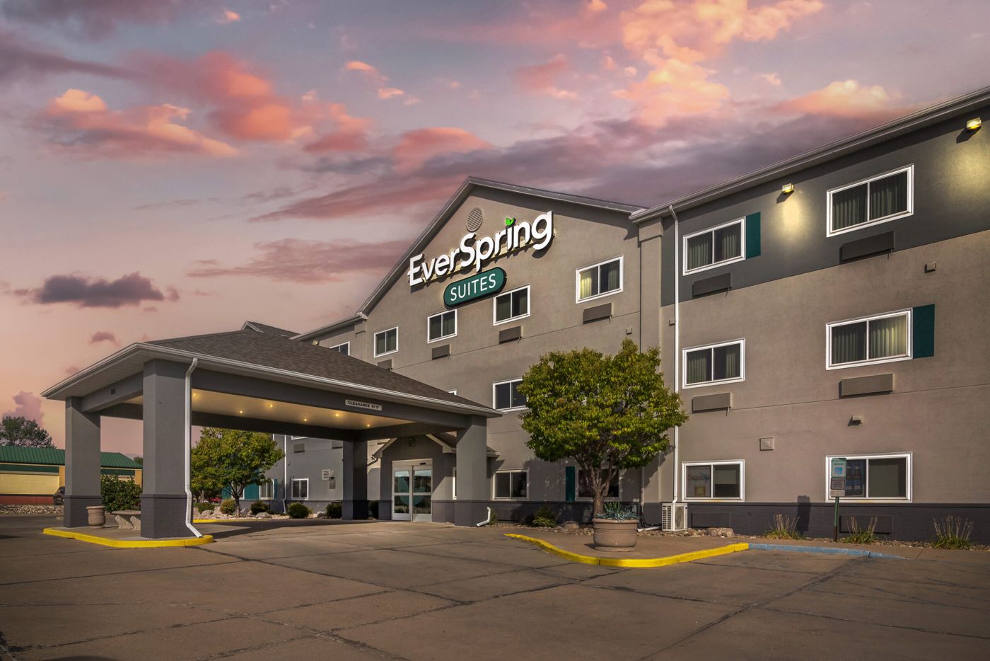 EverSpring Inn & Suites
