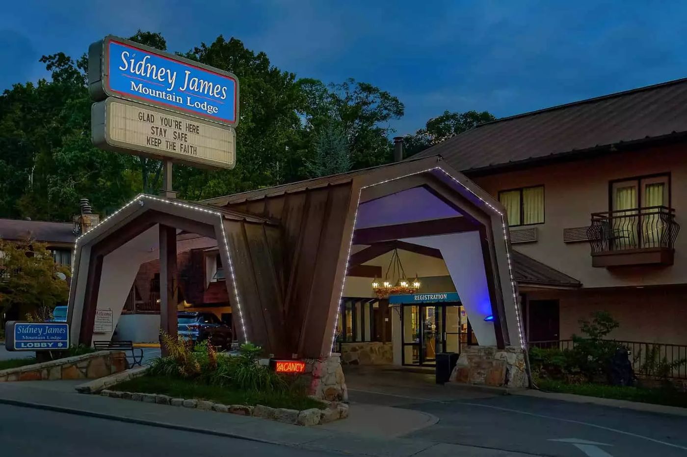 Sidney James Mountain Lodge Creekside
