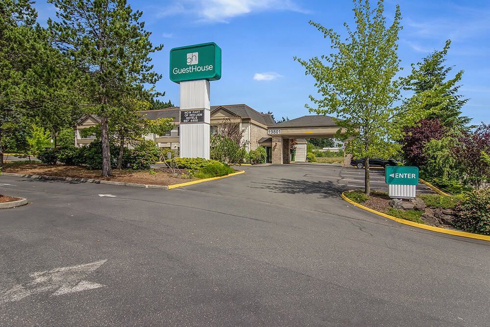 GuestHouse Inn & Suites - Poulsbo
