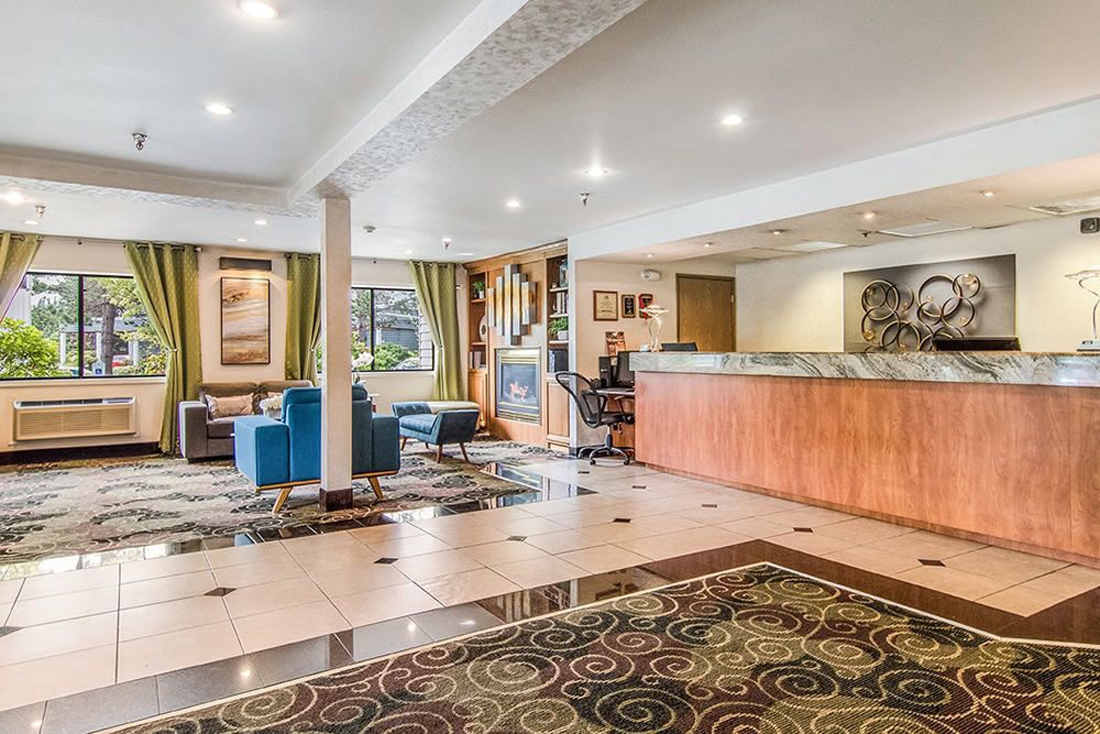 GuestHouse Inn & Suites - Poulsbo