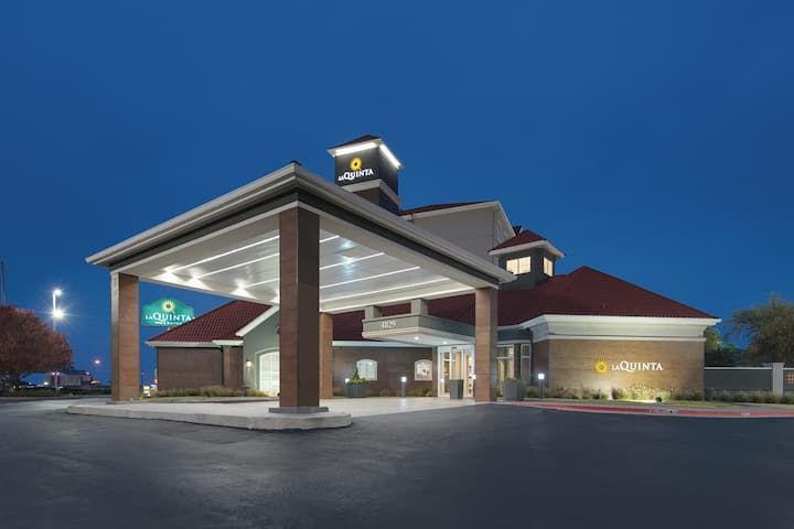 La Quinta Inn & Suites Oklahoma City - NW Expwy