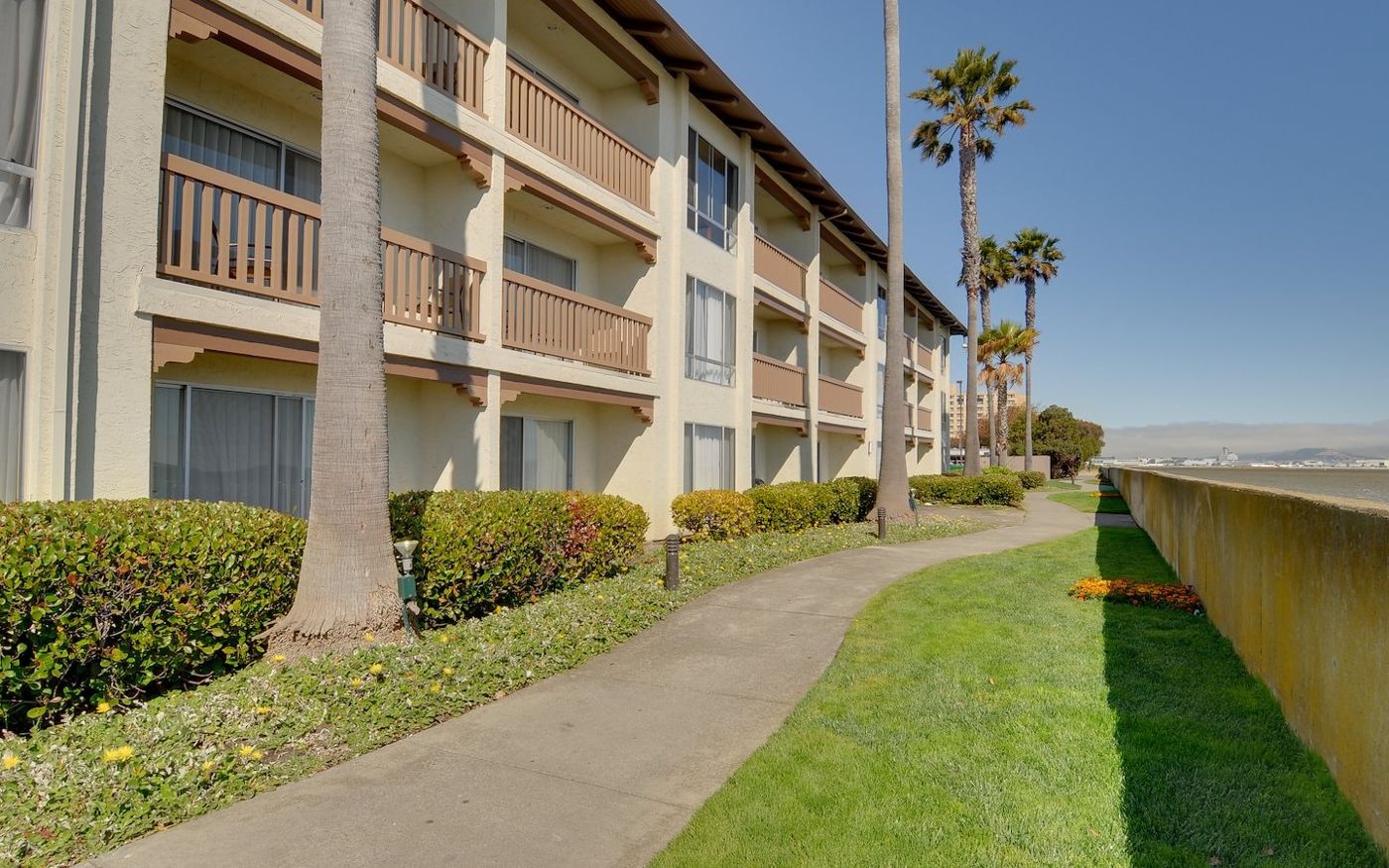 Vagabond Inn - San Francisco Airport Bayfront (SFO)