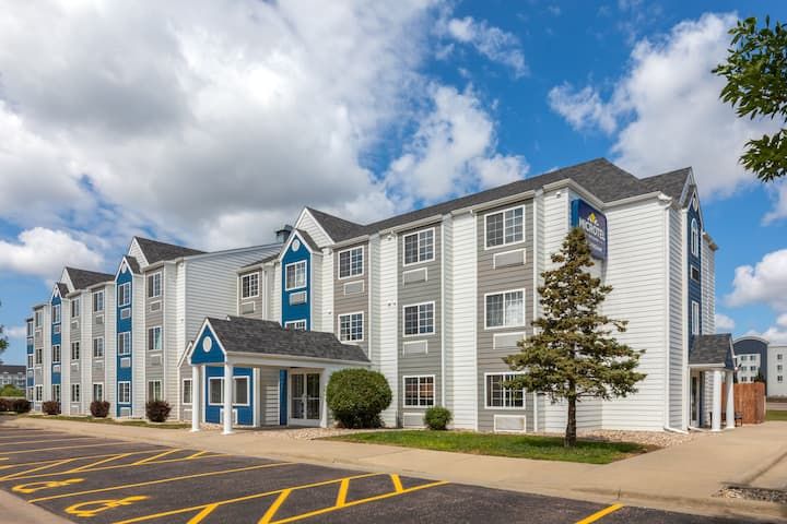 Microtel Inn & Suites by Wyndham Sioux Falls