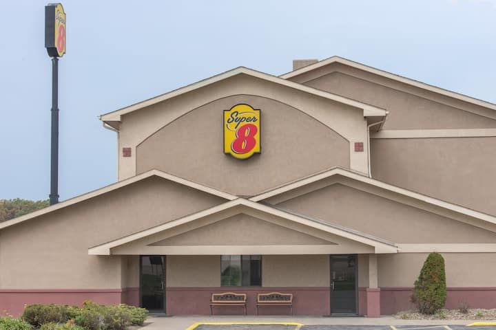 Super 8