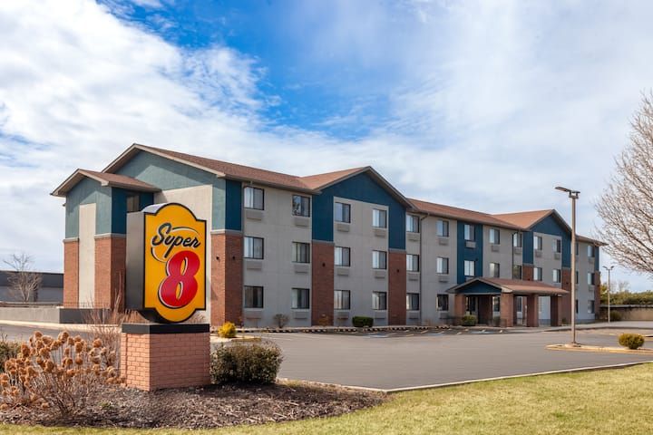 Super 8 Romeoville Bolingbrook