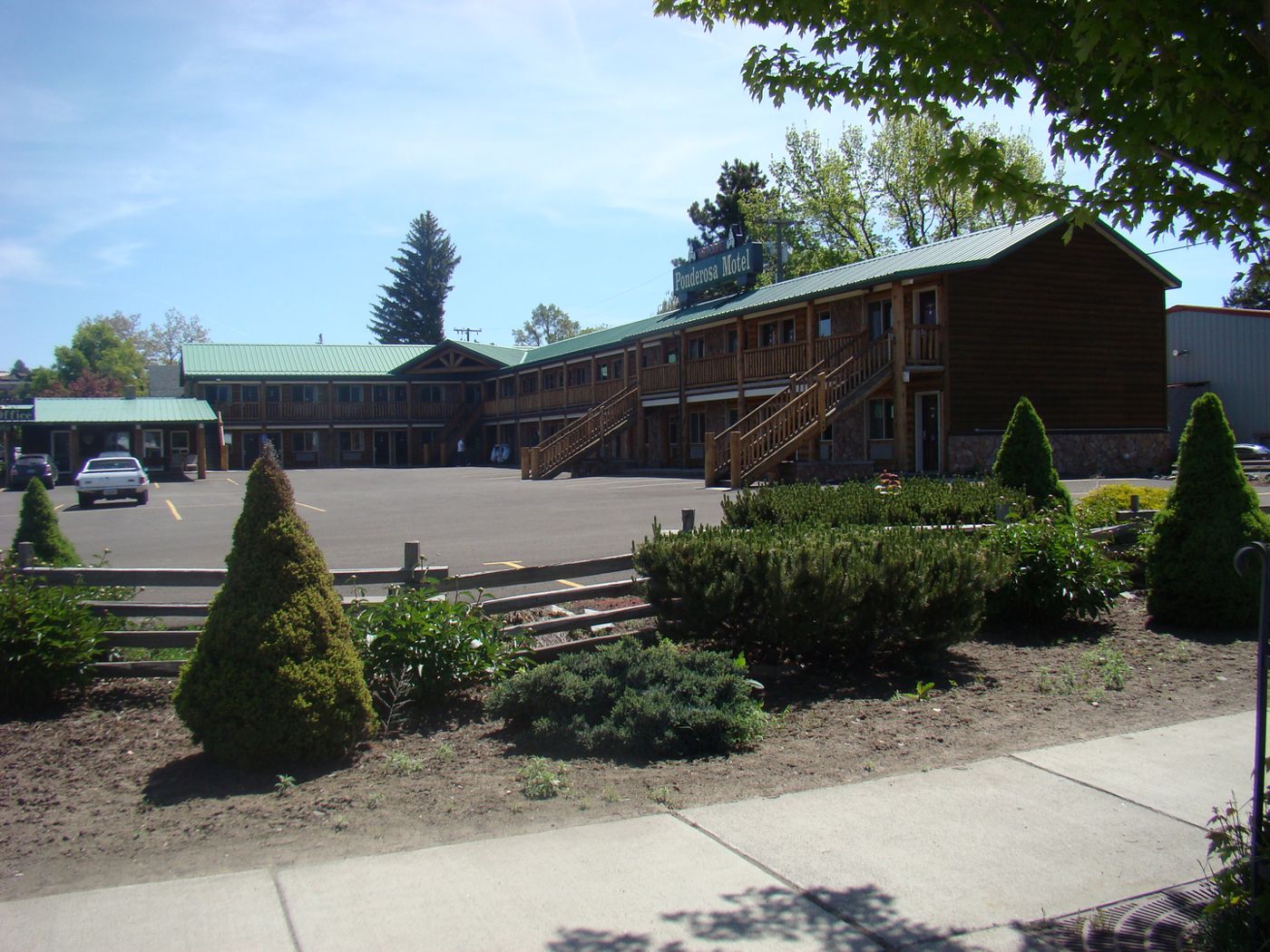 Ponderosa Hotel