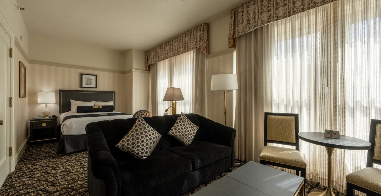 Gaslamp Plaza Suites