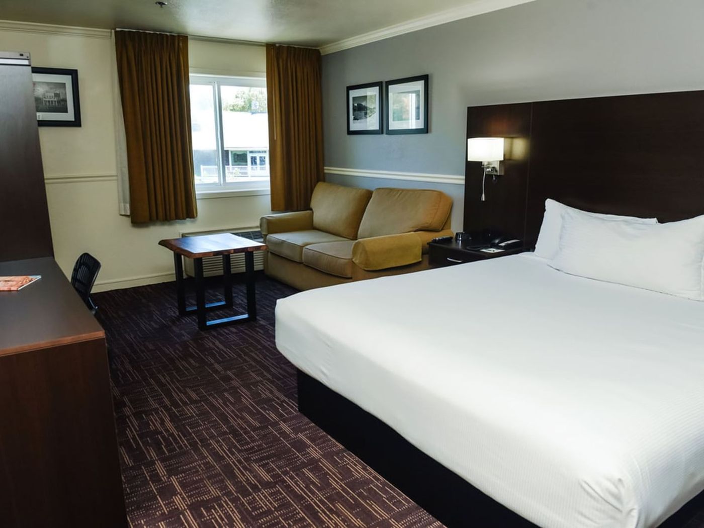 Lake Natoma Inn