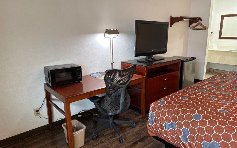 Desert Sands Inn & Suites