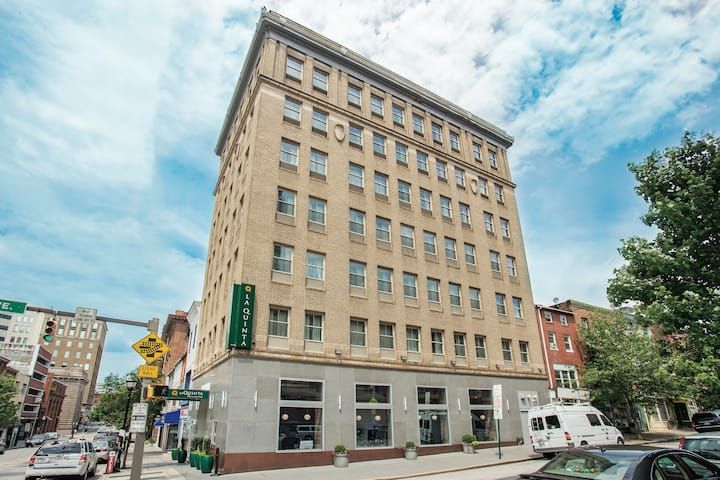 La Quinta Inn & Suites Baltimore Downtown