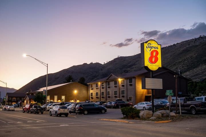 Super 8