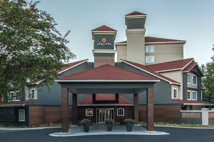 La Quinta Inn & Suites Atlanta Perimeter Medical