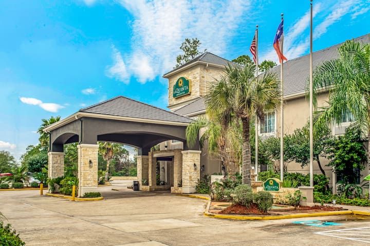 La Quinta Inn & Suites