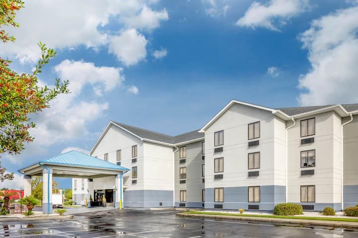 Baymont Pooler/Savannah