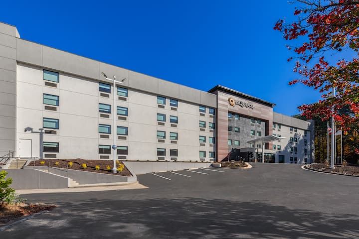 La Quinta Inn & Suites