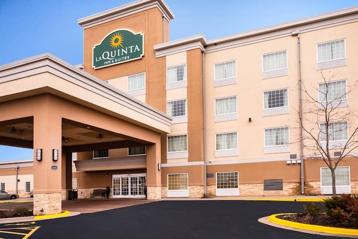 La Quinta Inn & Suites
